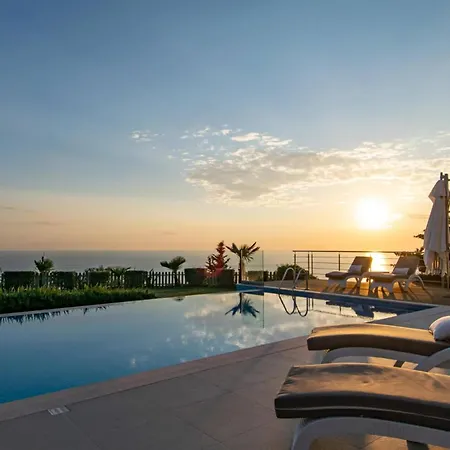 Orizontas By Willa Kalamítsi