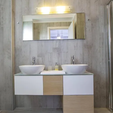 Orizontas By Willa Kalamítsi